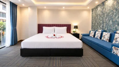 Junior Suite — Holiday Premium Hotel & Travel